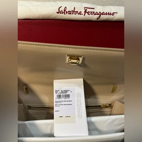 Salvatore Ferragamo Cream Crossbody Bag with Gold Chain - Picture 3 of 5